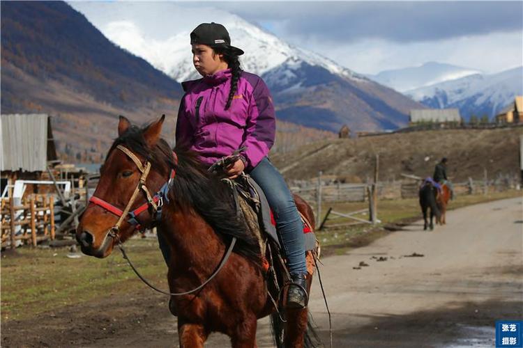 新疆图瓦人祖先以狩猎为生, 现在靠招揽游客食宿为主